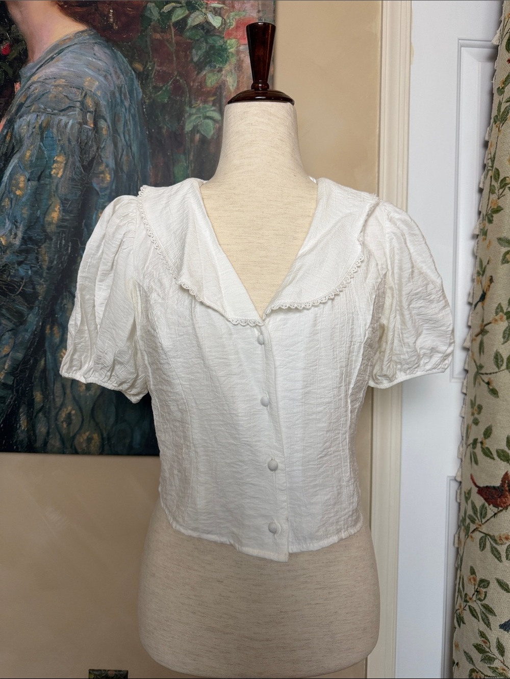 Women’s White Collared Button-Front Puff Sleeve Top - Picture 2 of 10